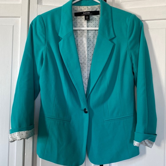 Kensie Jackets & Blazers - Super cute Kenzie blazer
